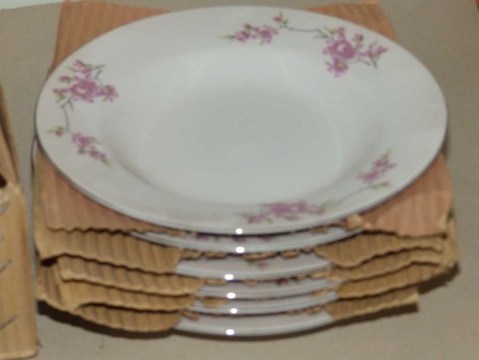 Порцеланови чинии, различни цени