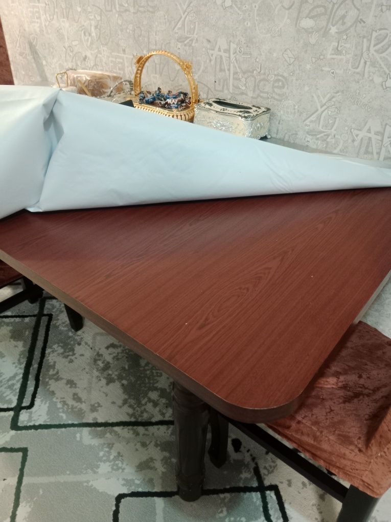 Продам стол со стульями 5 стульев