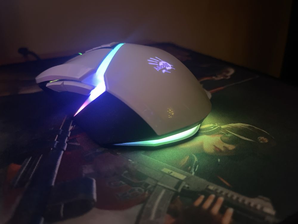 Профессиональная Мышь компьютерная bloody белая с RGB подцветкой