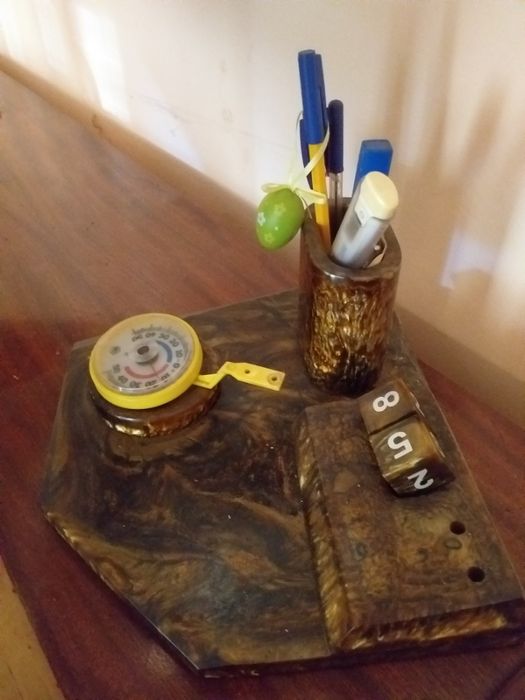 Дървена кутия с дърворезба, свирукащи птичета, моливник