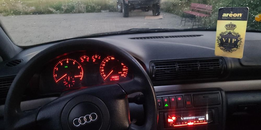 Vând Audi A4 B5 1.8