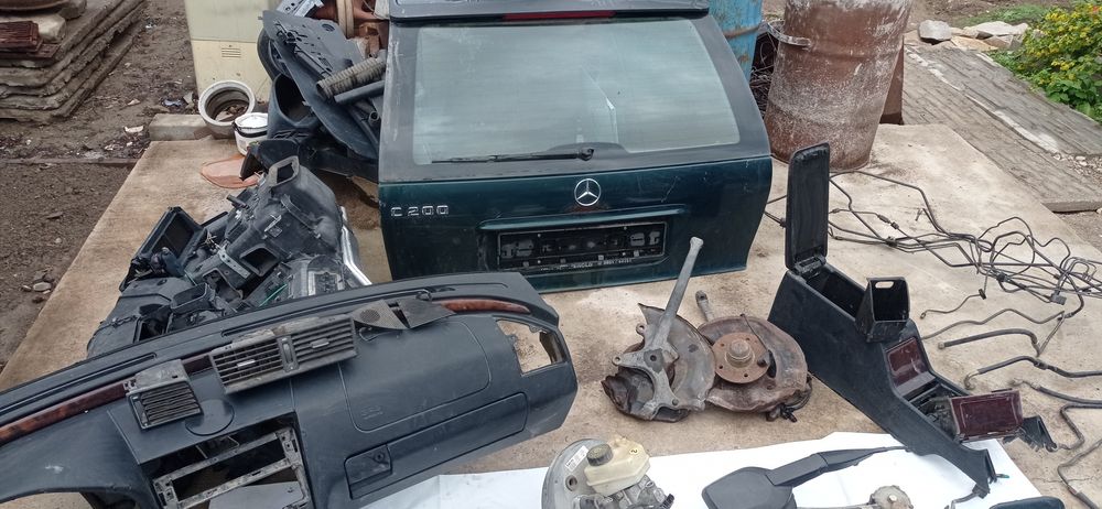 Запчасти Мерседес W202 Cclass разные