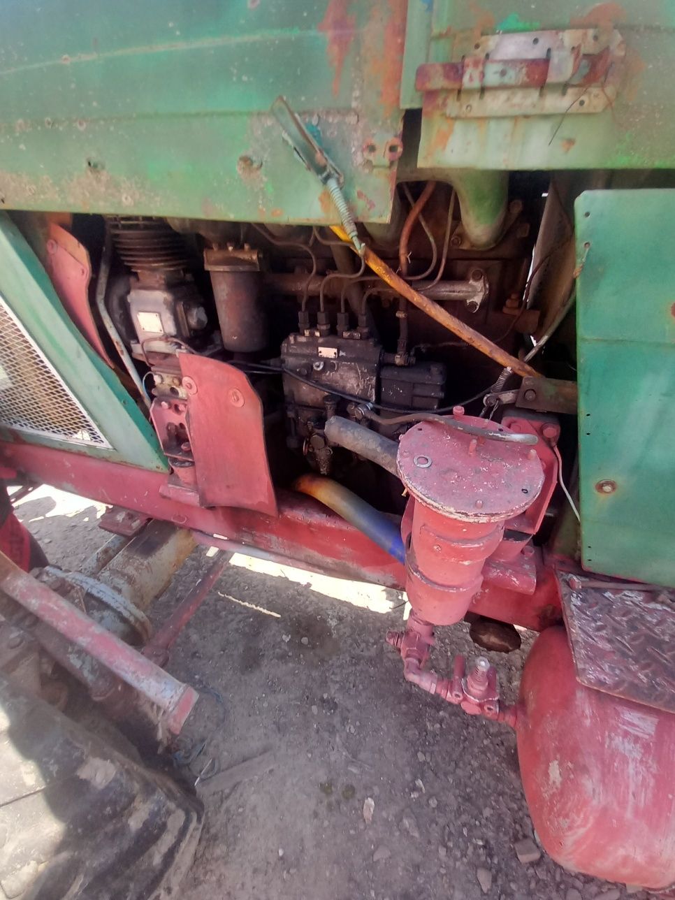 Vând tractor și vagon de pădure