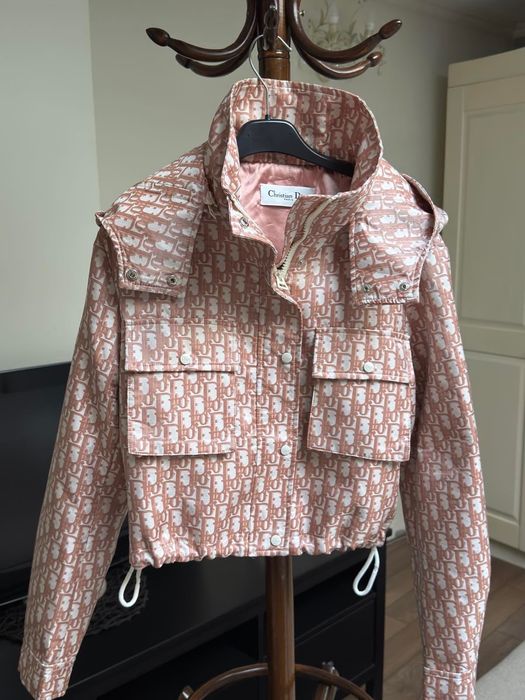 Яке СD, S размер, бежово-розов цвят