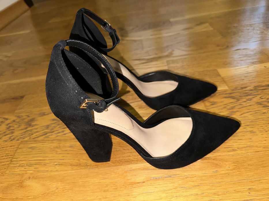 Pantofi    cu      toc