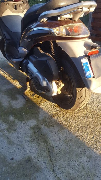 Vând (schimb)scuter Piaggio Beverly motor 500 . An 2005