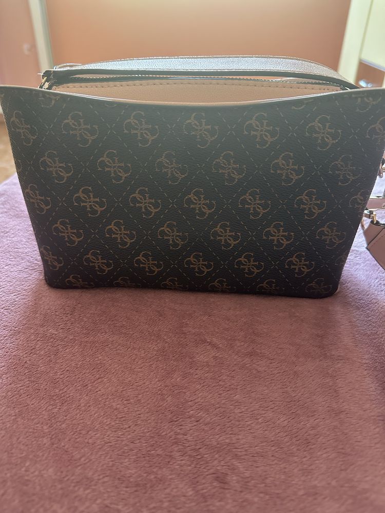 Дамска чанта Guess