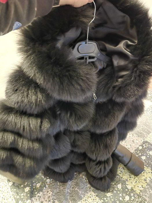 Vand haina din blană naturala de vulpe cu insertii din piele naturală