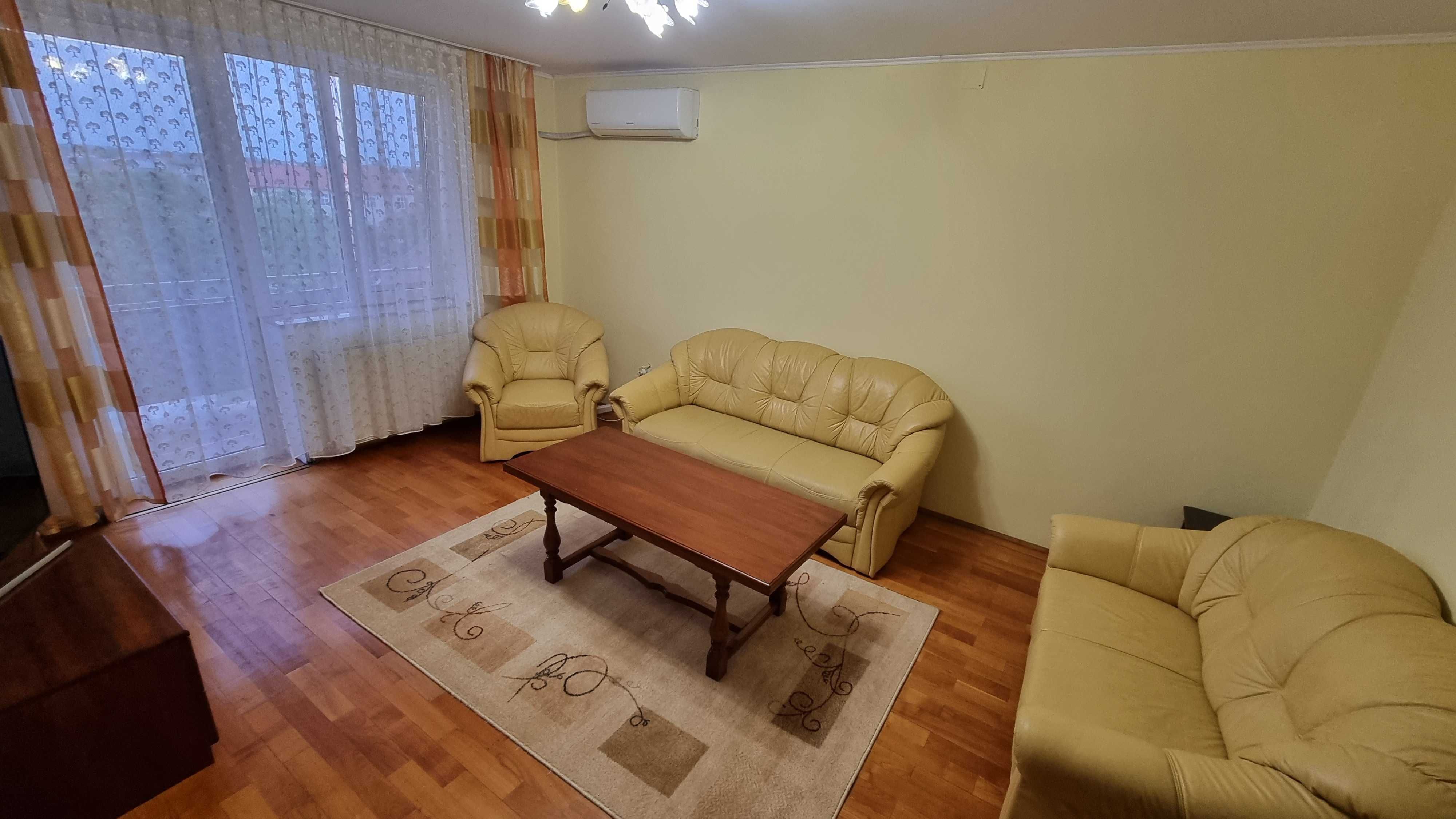 Apartament cu 4 camere, 2 bai, 2 balcoane, ultracentral zona retrasa