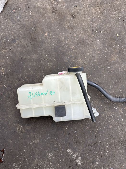 Расширительный бочок Toyota Alphard 20-й кузов