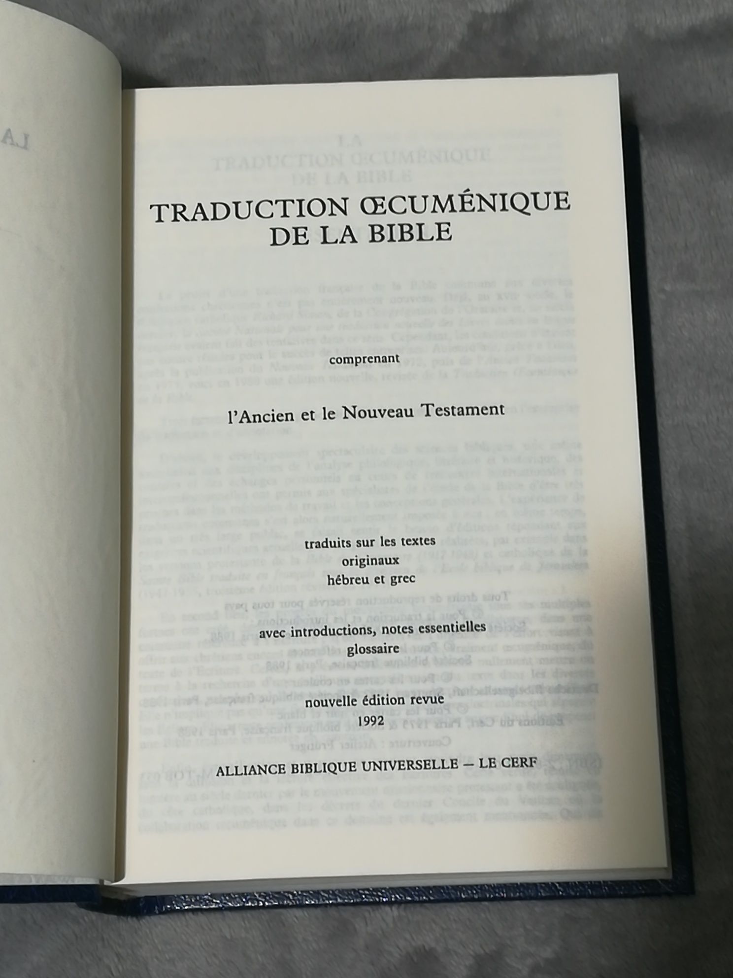 Vând carte Biblia in limba franceza