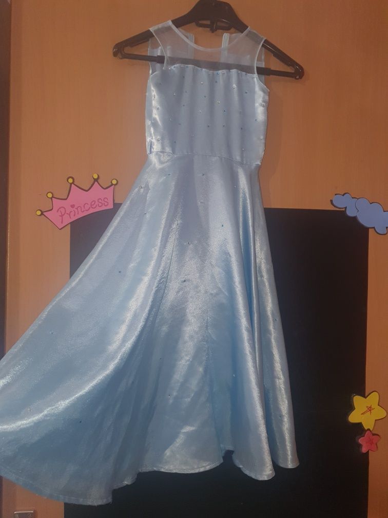 Rochie Elsa făcută pe comanda