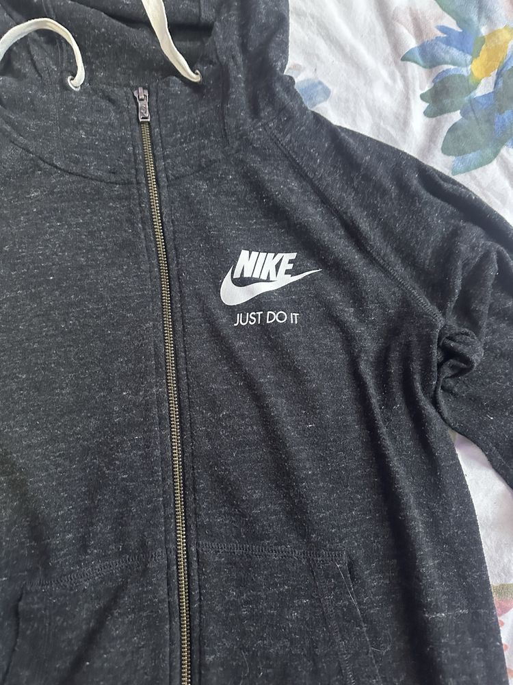 Анцунг на  Nike н.М черен