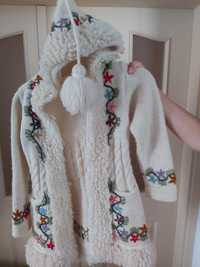 Вълнена жилетка ръчно плетена за 5-6 годинки