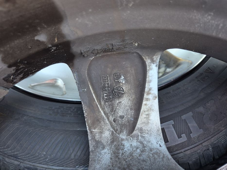 Vând jante+cauciucuri de Wv Tiguan 215/65/17 M+S 5/112/17