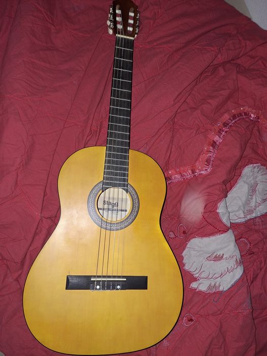 Акустическая гитара