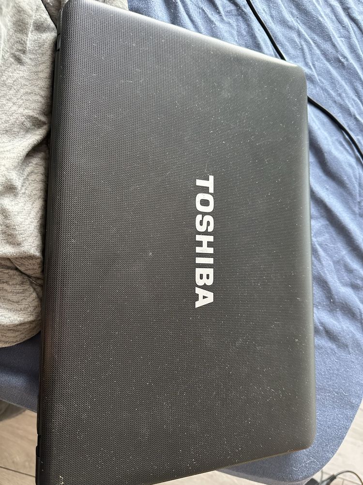 Лаптоп Toshiba.