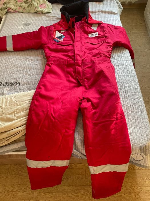 Продаётся зимний комбинезон новая