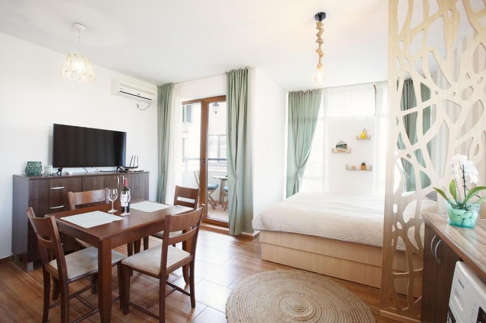 Продава се Едностаен апартамент в Бургас, Сарафово - 47 кв.м за 1745 €/кв.м - Снимка #1