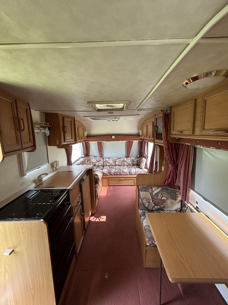 vand caravana Rialto 550-4 , 4 persoane