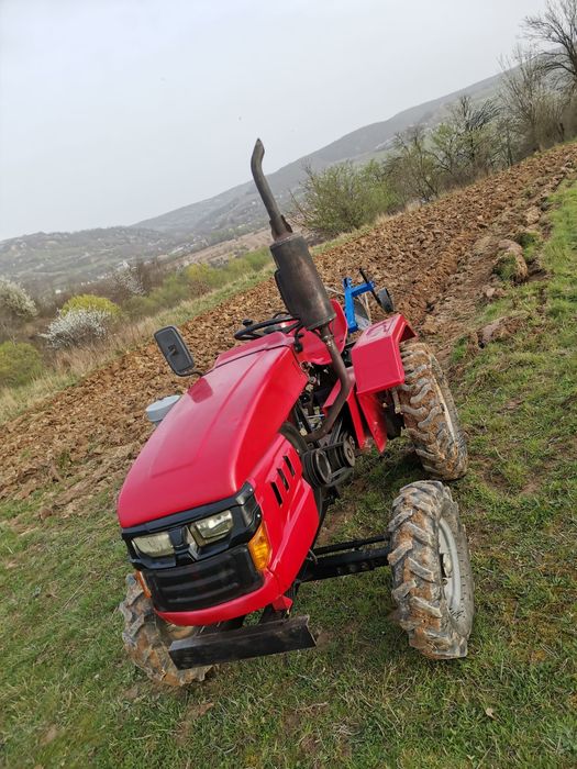 Tractor Baisan 18 CP 4x2 dotat cu freză 120 cm și plug si cositoare.