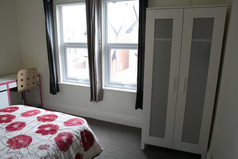 Дава се под наем Двустаен апартамент в София, Център - 64 кв.м за 408 € - Снимка #2