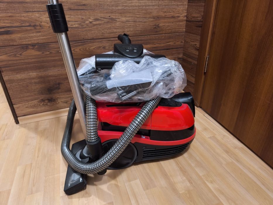 Продавам прахосмукачка Bosch