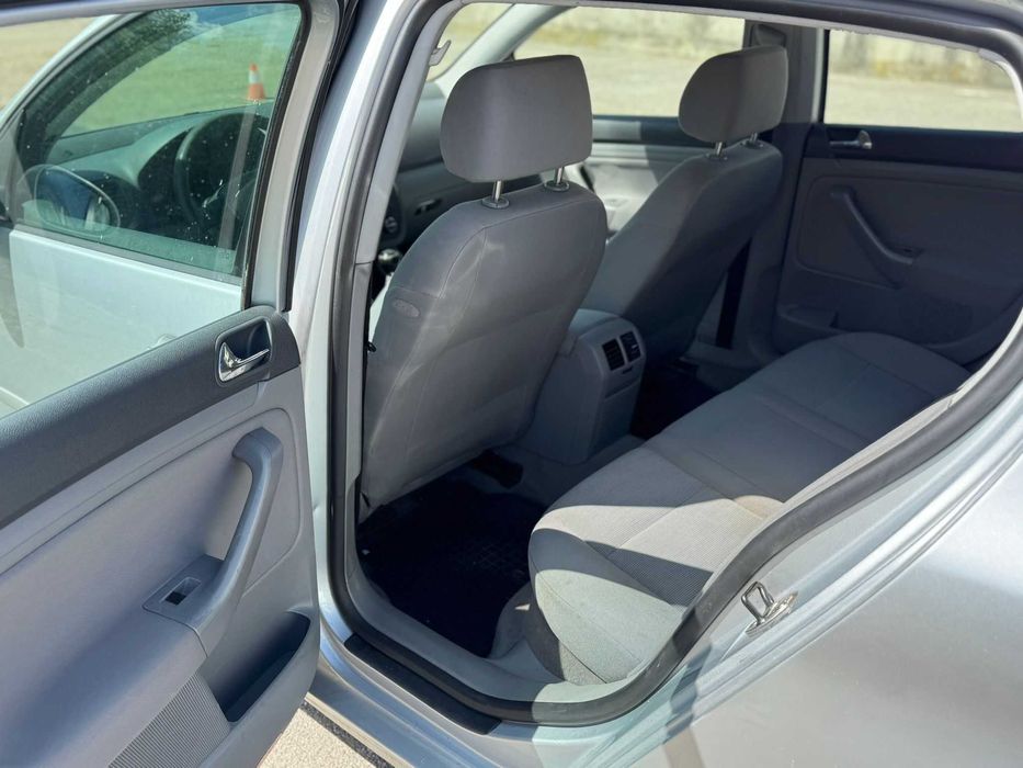 Mașină Volkswagen golf