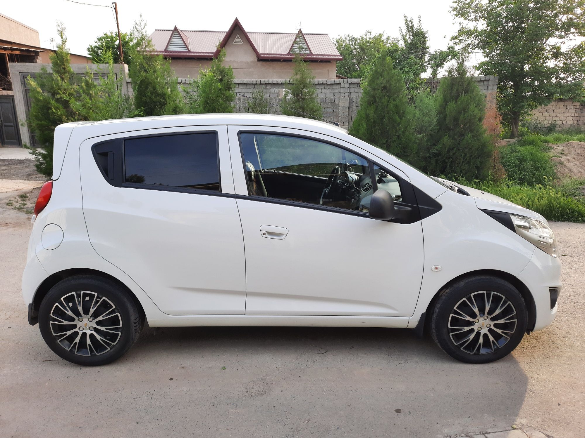 продаёться спарк, краска тоза, газ йук