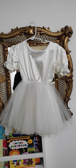 Haine/ rochițe pt. serbare grădinița  fulg de nea etc fetiță 4-5 ani