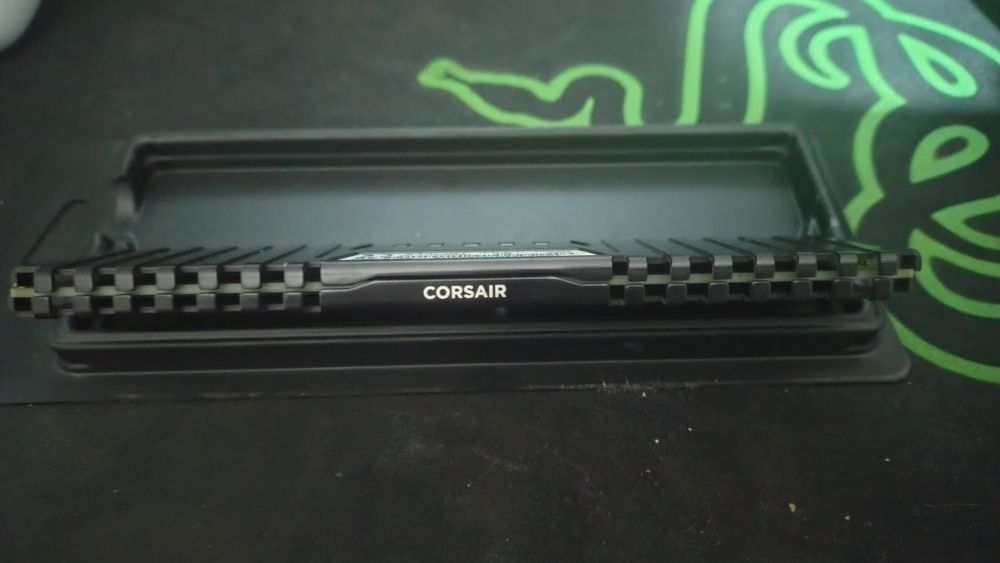 Vand RAM Vengeance LPX ddr4 de 8gb in stare foarte buna