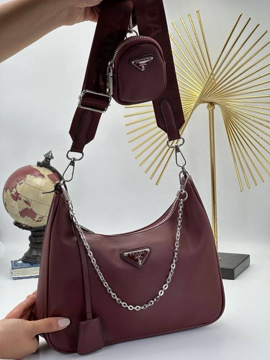 Geanta Prada noua !!! Dimensiuni 27/22 !!!