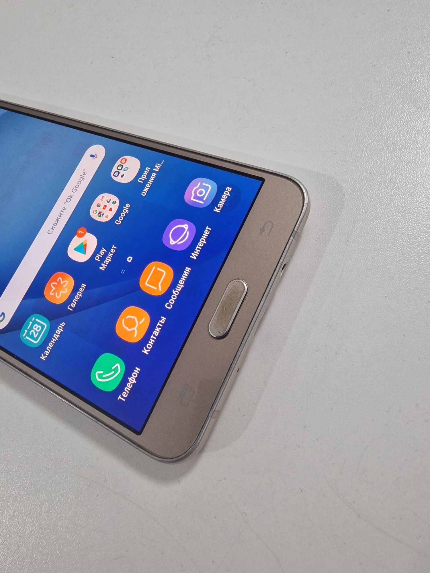 Samsung J7 Nfc в отличном состоянии без сколов  и трещин