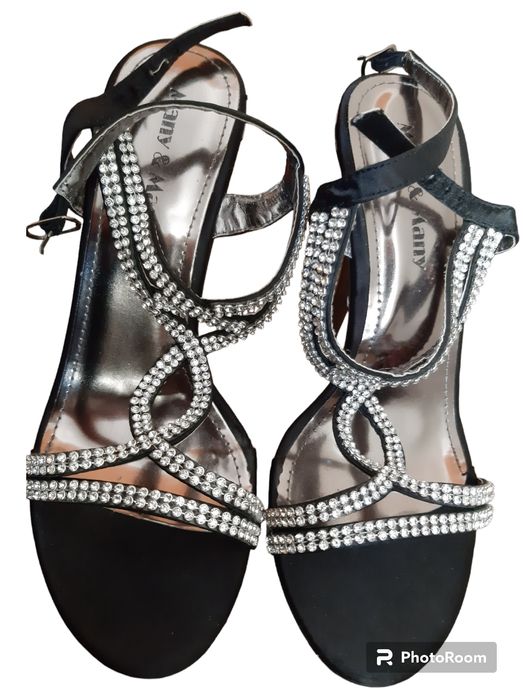 Sandale cu toc înalt