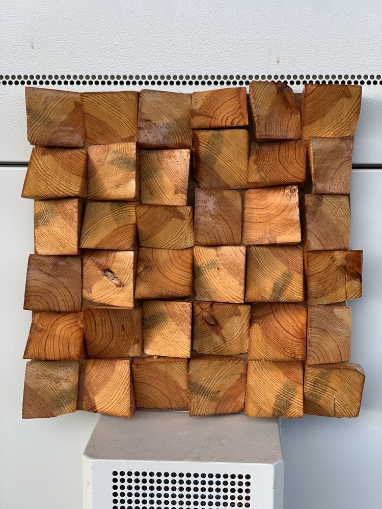 Промоция :Дървено пано от триъгълници