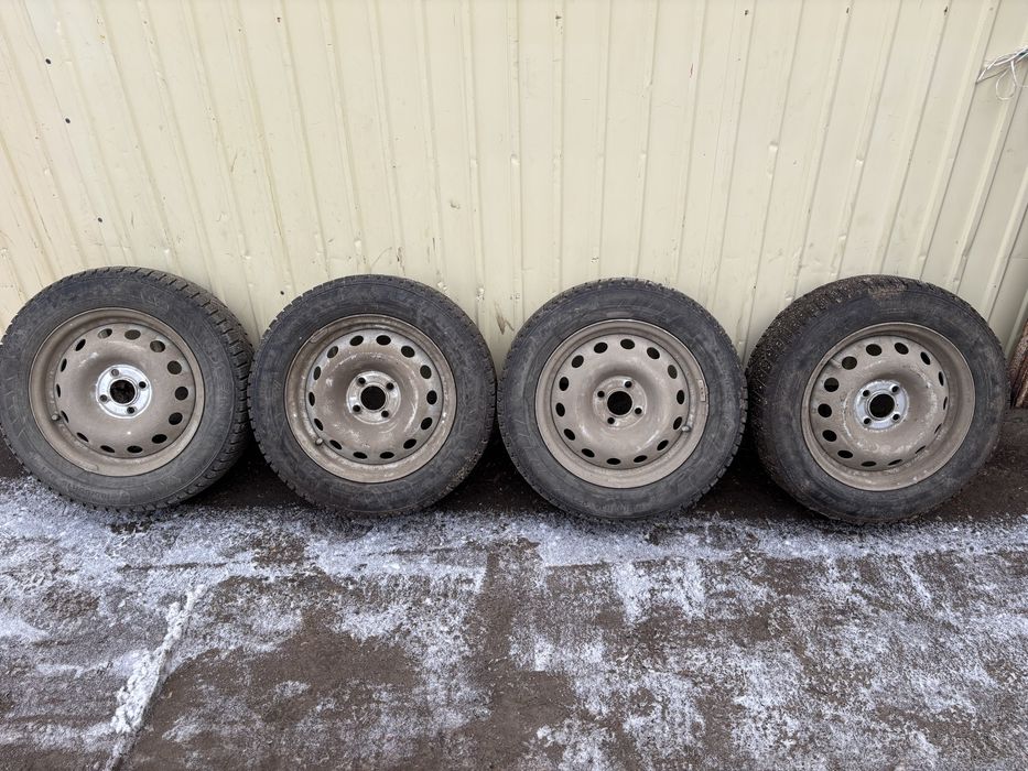 Продам шины комплект R15