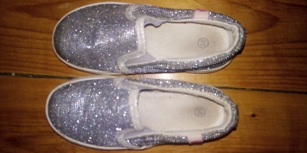 Обувки за момиче, 26 н-р, 8 бр. за 9 лв.