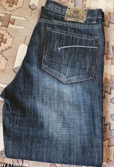 Мужские джинсы продаются