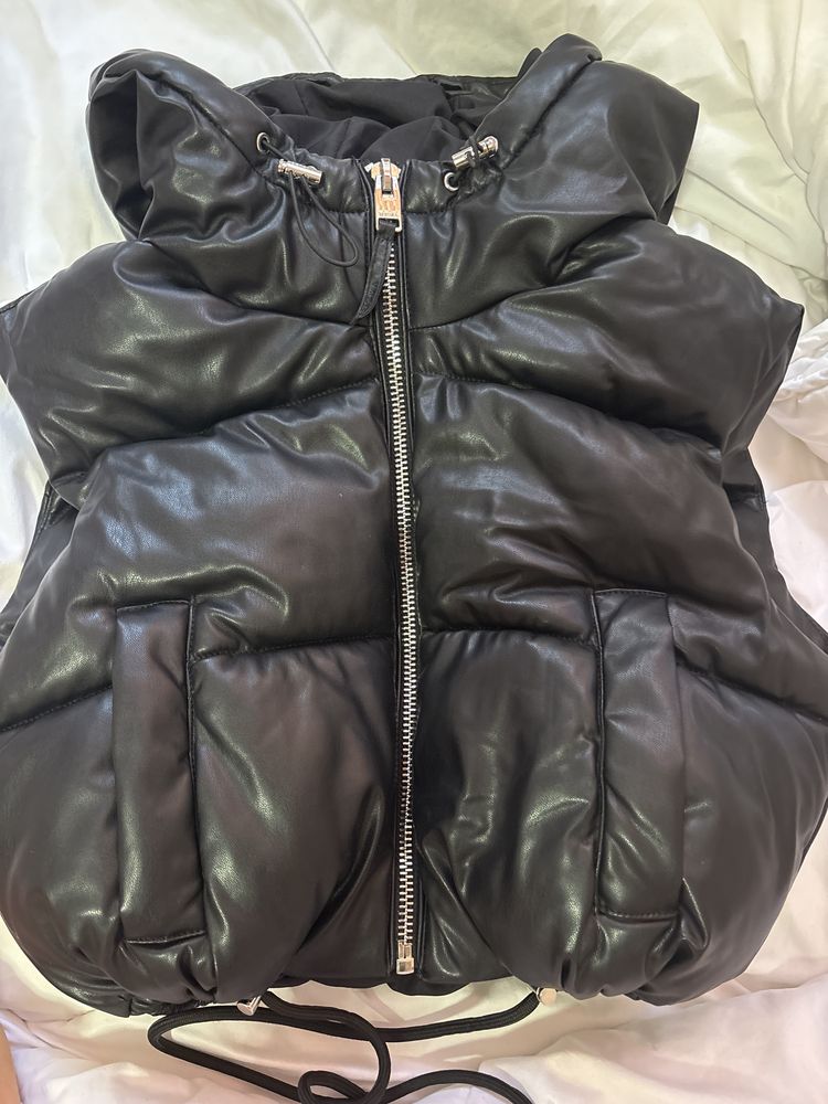 Черна грейка Bershka