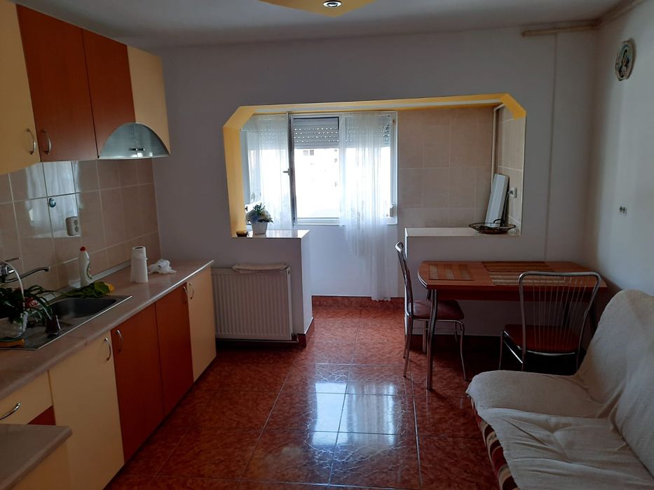 Închiriez apartament