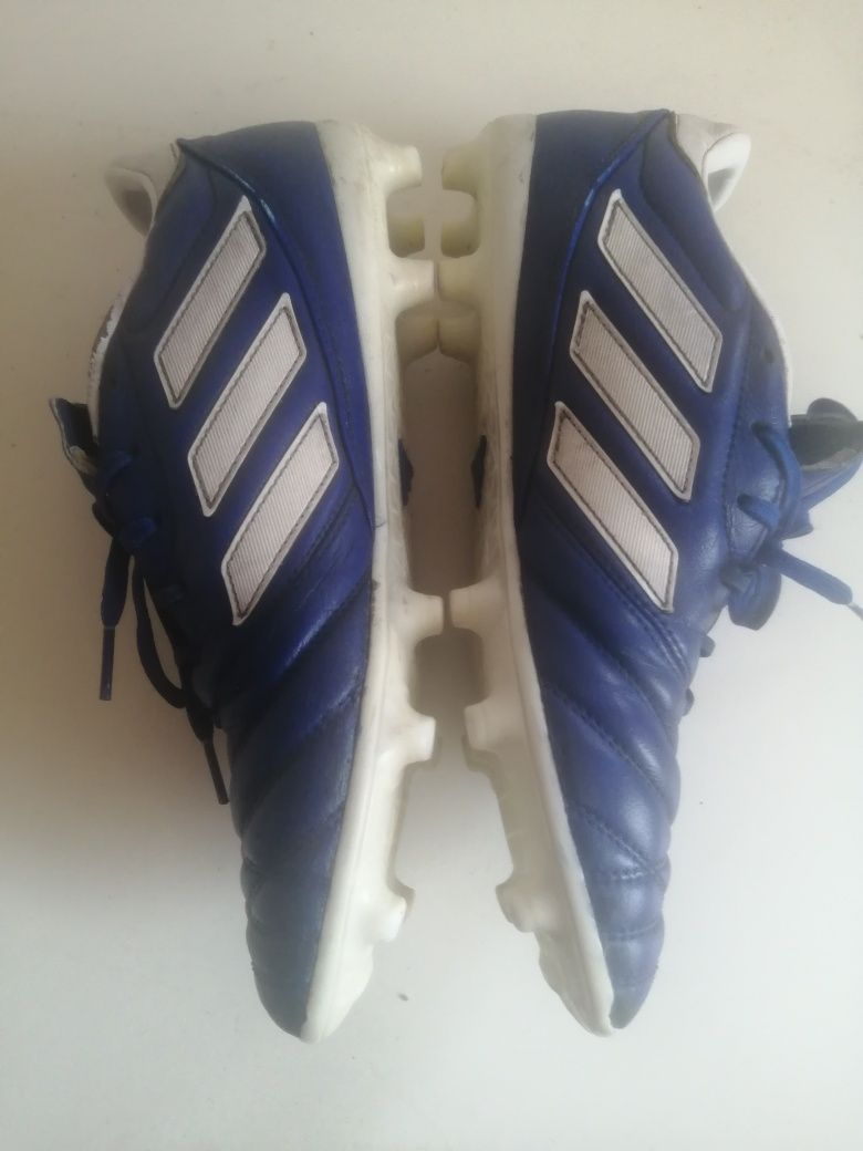 Футболни Бутонки, маркови,, Adidas.