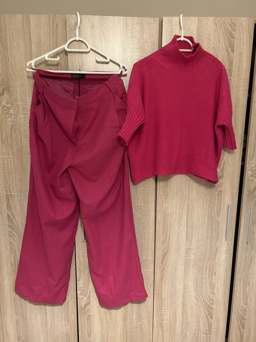 Комплект в цикламен цвят панталон и пуловер М