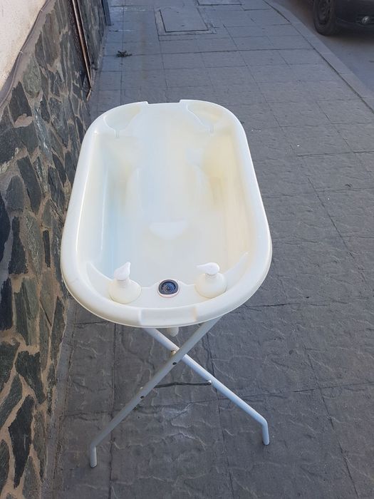 Корито за къпане  и стойка Chipolino