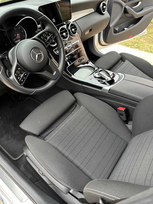 Transport persoane din Iasi sau spre Iasi cu Mercedes estate C200