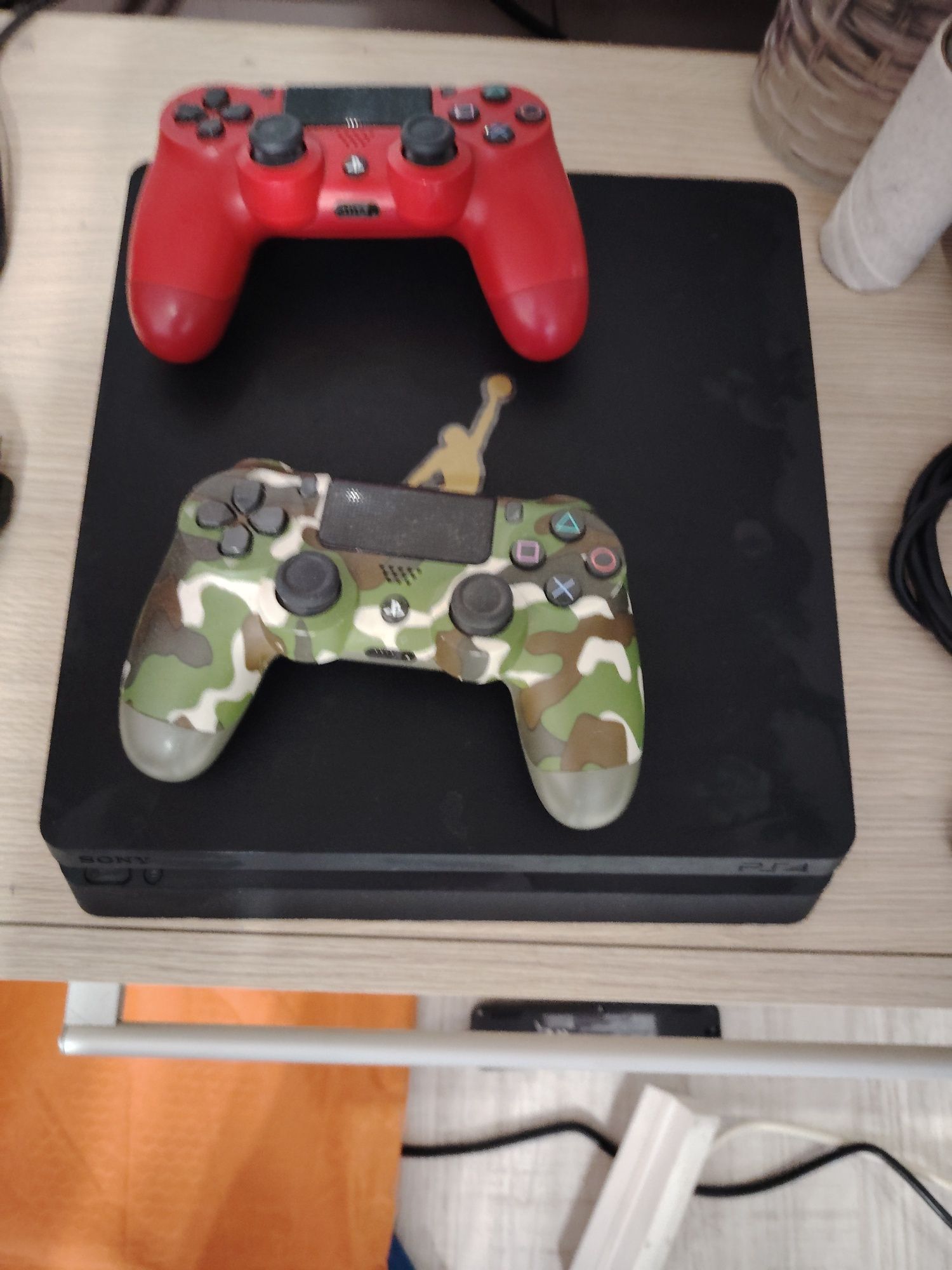 Продавам PlayStation 4