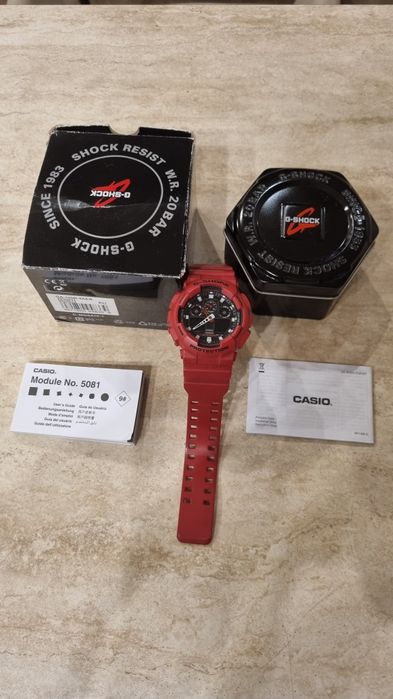 Часовник Casio - червен
