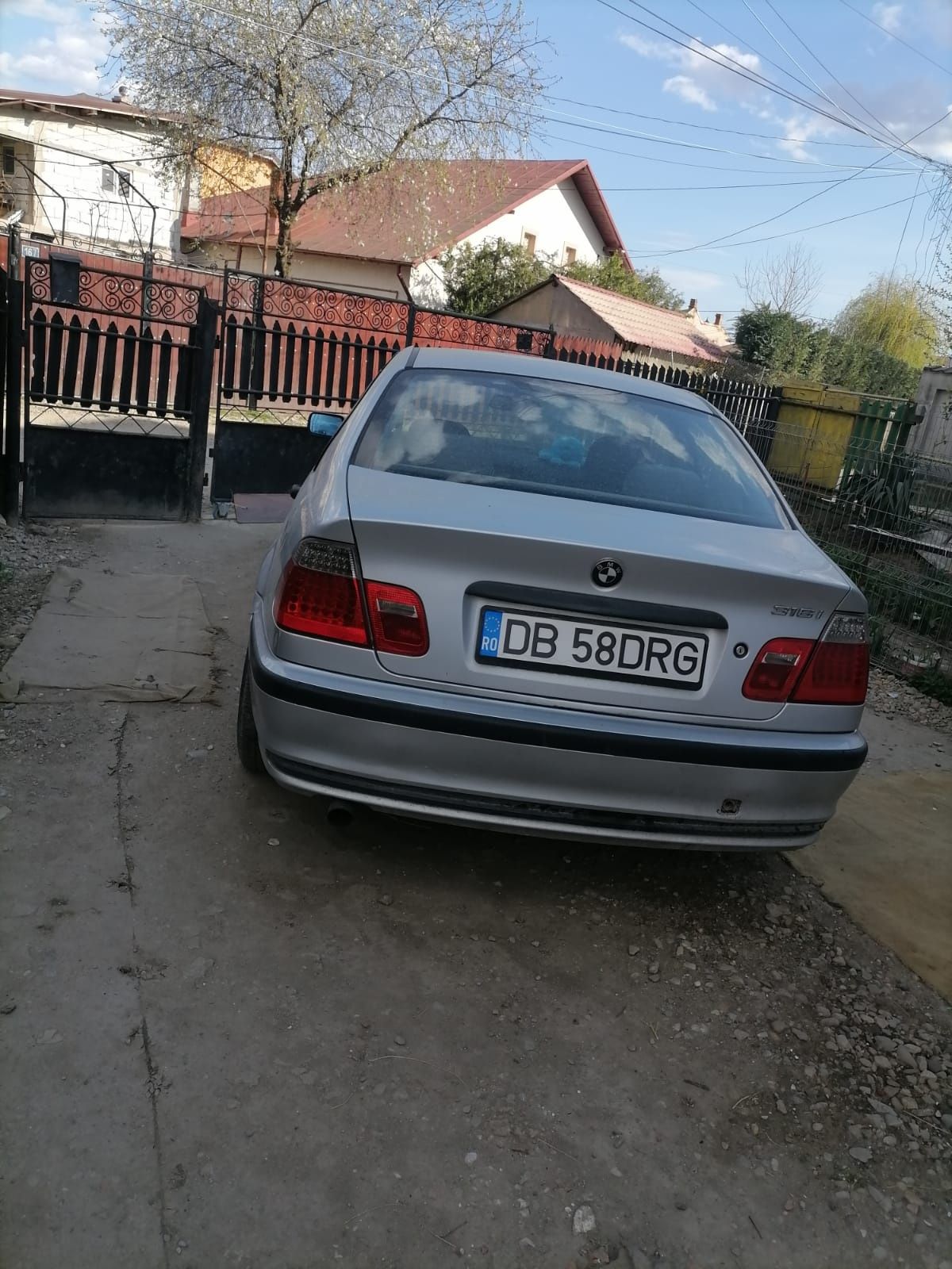 Vând  e 46 1.9 benzina