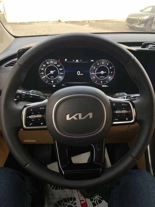 Kia Carnival ideal holatdagi avtomobil soriladi !