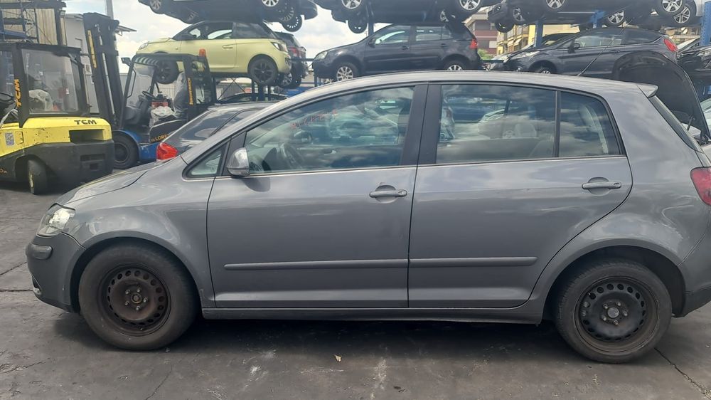 Dezmembrez vw golf 5 plus