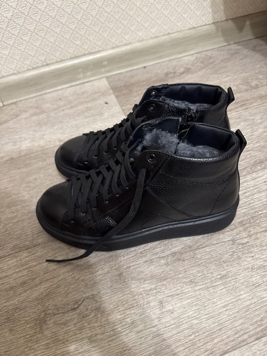 Продается зимний ботинка